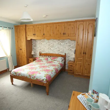 Burndale House 3* לטרקני