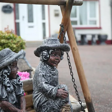 לינה וארוחת בוקר Burndale House 3*