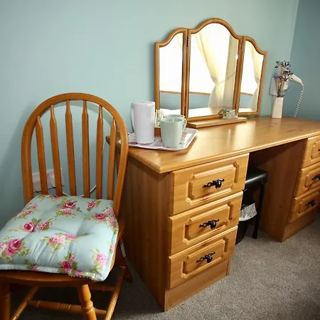 לינה וארוחת בוקר Burndale House