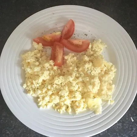 לינה וארוחת בוקר Burndale House 3*